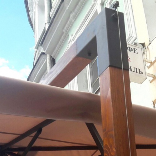 Стационарный зонт наклонный с боковой опорой